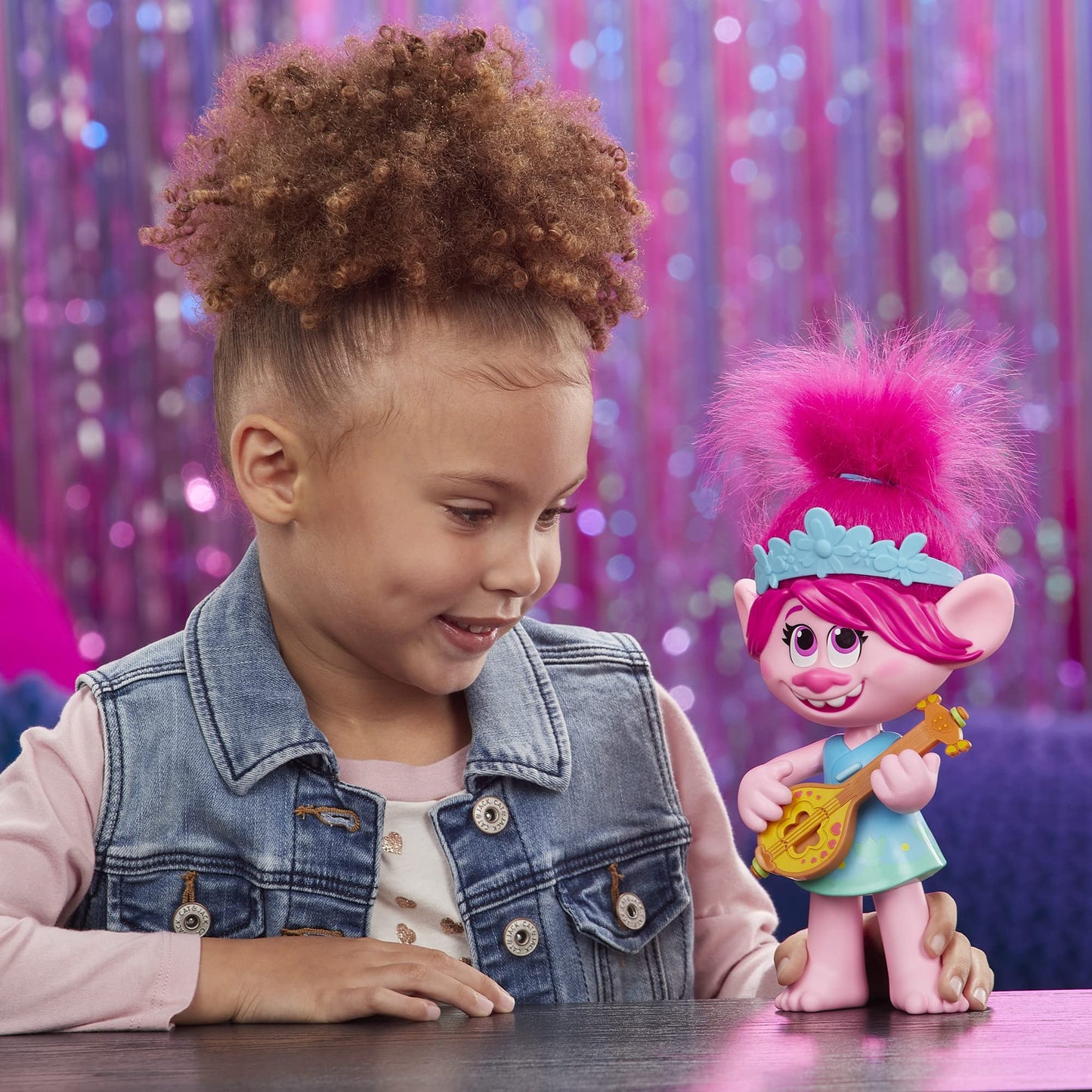 DreamWorks Trolls World Tour Pop-to-Rock Poppy Singing Doll with 2 Different Looks and Sounds, Toy Sings Trolls Just Want to Have Fun (English)