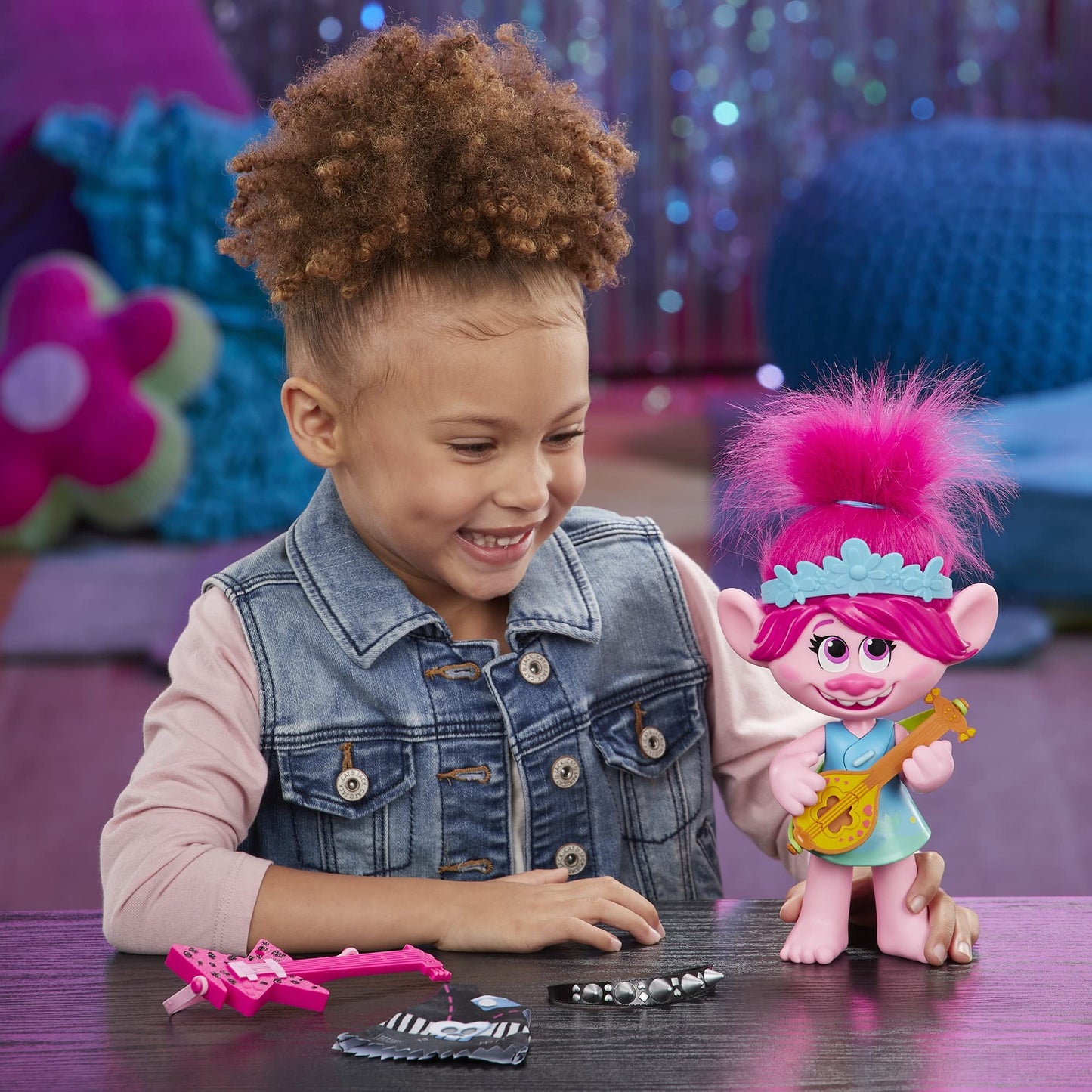 DreamWorks Trolls World Tour Pop-to-Rock Poppy Singing Doll with 2 Different Looks and Sounds, Toy Sings Trolls Just Want to Have Fun (English)